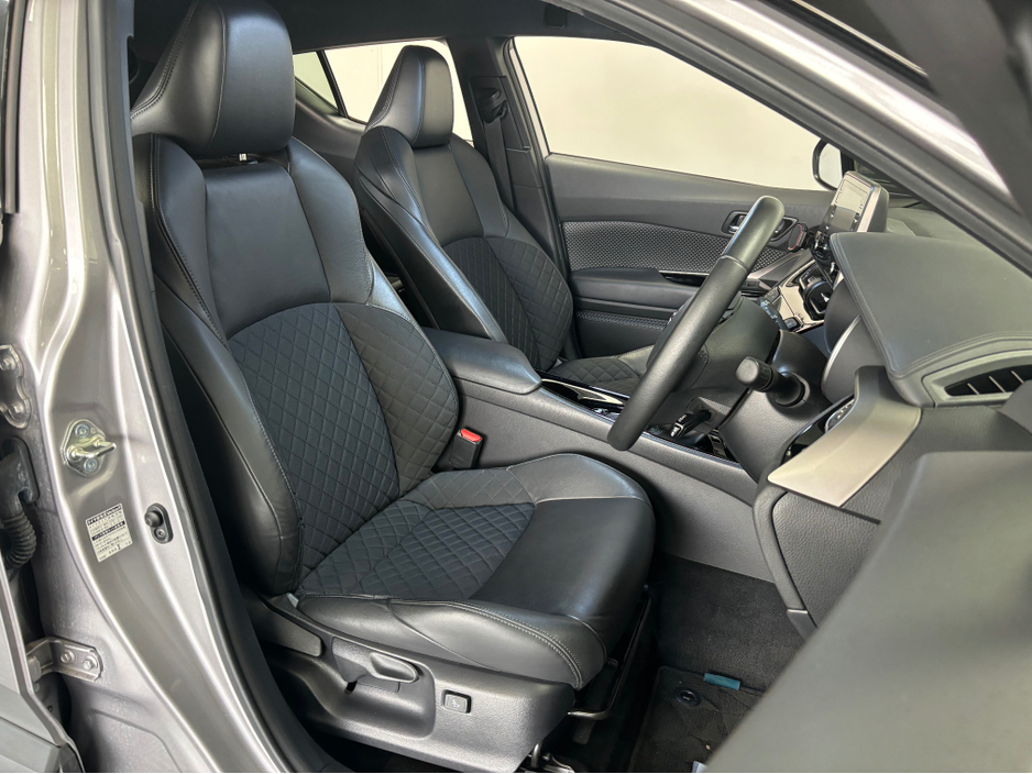 2020 Toyota C-HR - image 5