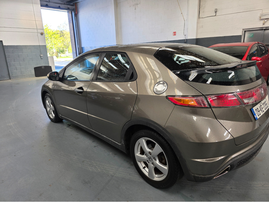 2009 Honda Civic - image 4