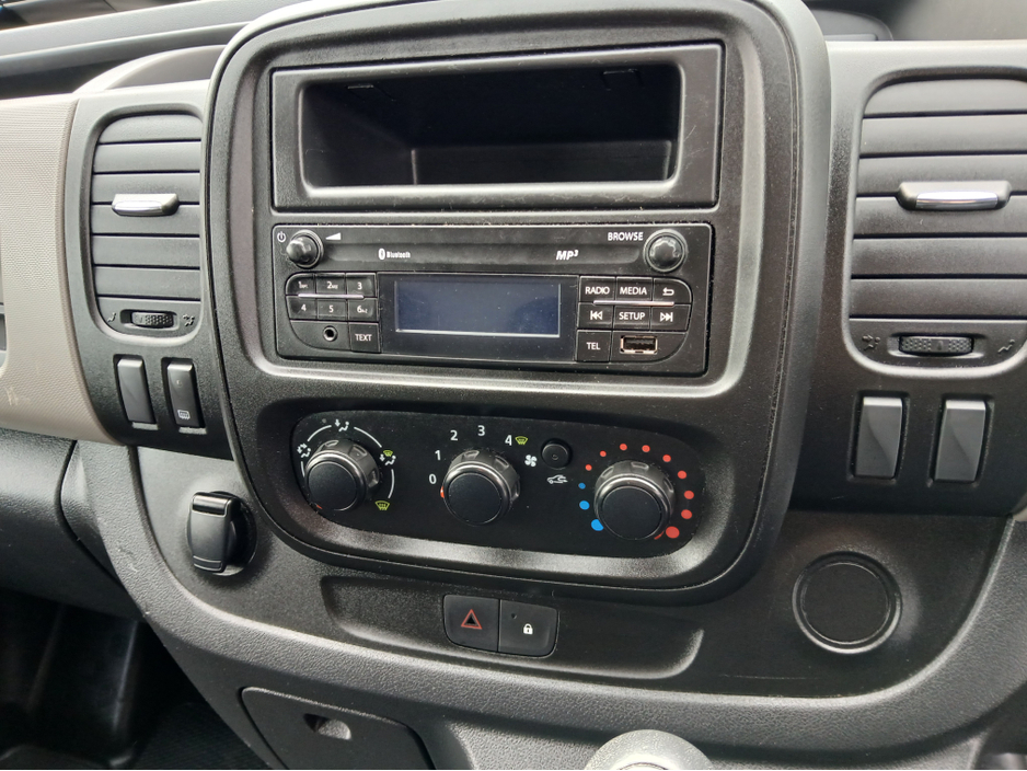 2019 Renault Trafic - image 11