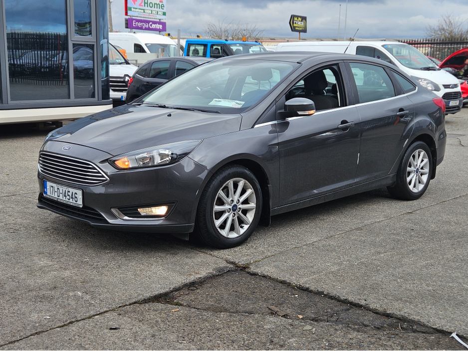 2017 Ford Focus - image 2