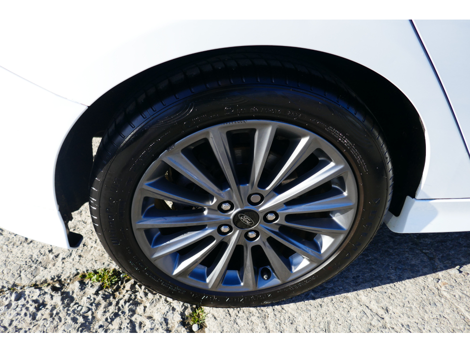 2018 Ford Focus - image 10