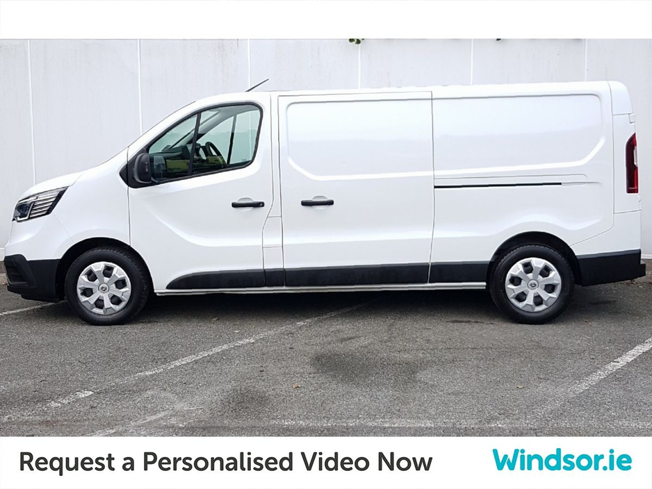 2023 Renault Trafic - image 5