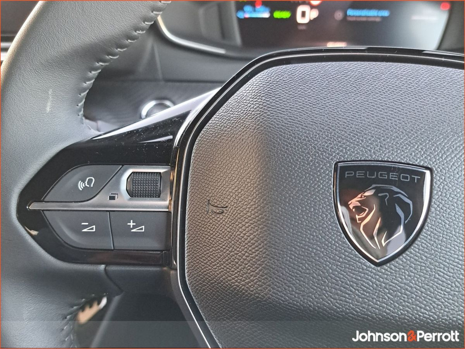 2025 Peugeot 2008 Electric 156bhp (54 kWh) Allure €35,900
