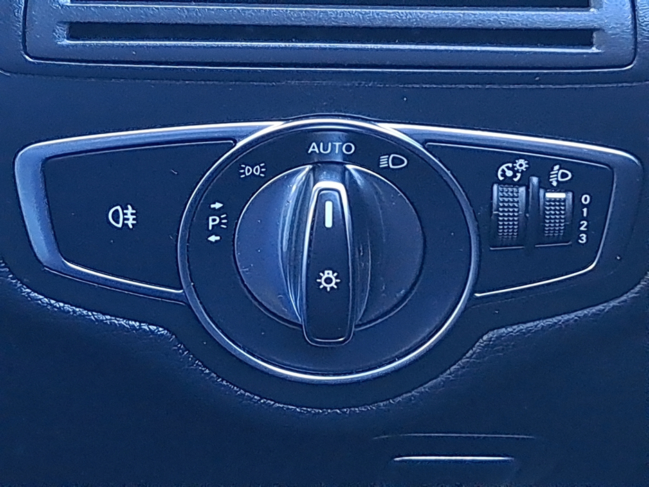 2018 Mercedes-Benz C Class Executive SE with full leather seats, 2.0 diesel saloon. €17,950