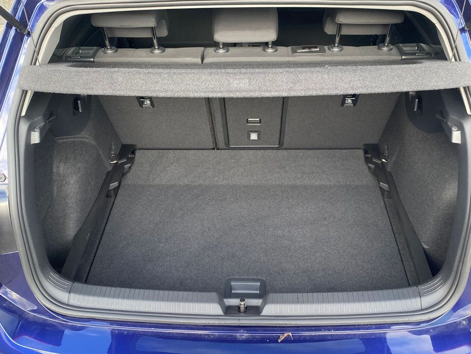 2022 Volkswagen Golf - image 37