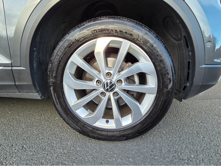 2023 Volkswagen T-Roc - image 4