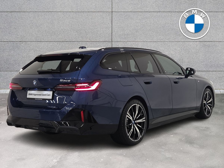 2025 BMW 5 Series - image 24