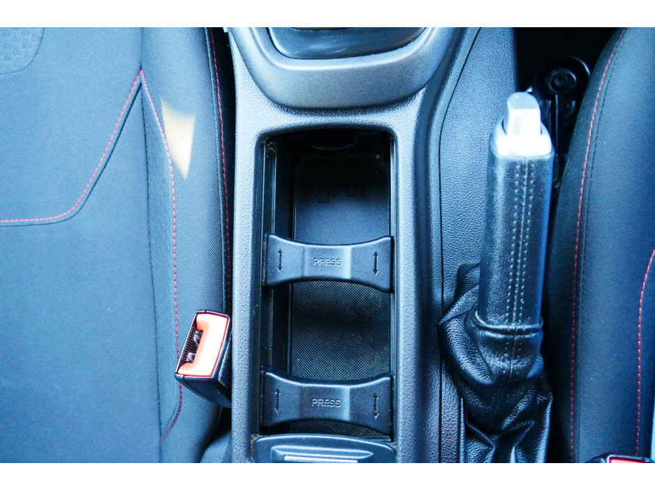 2018 Ford Focus - image 19