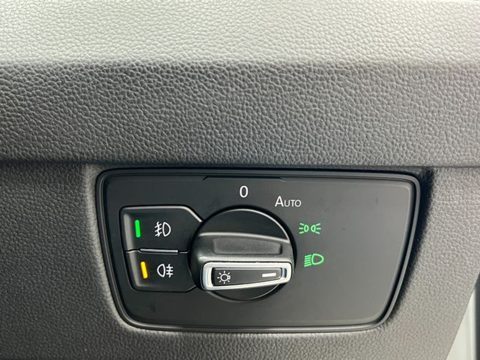 2020 Volkswagen Passat - image 28