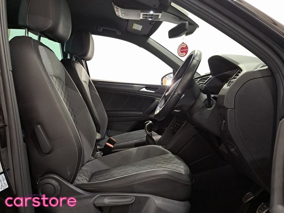 2023 Volkswagen Tiguan - image 12