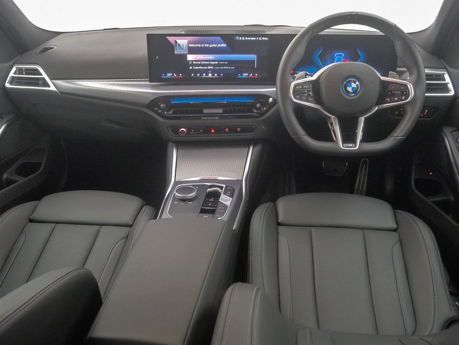 2025 BMW 3 Series - image 4