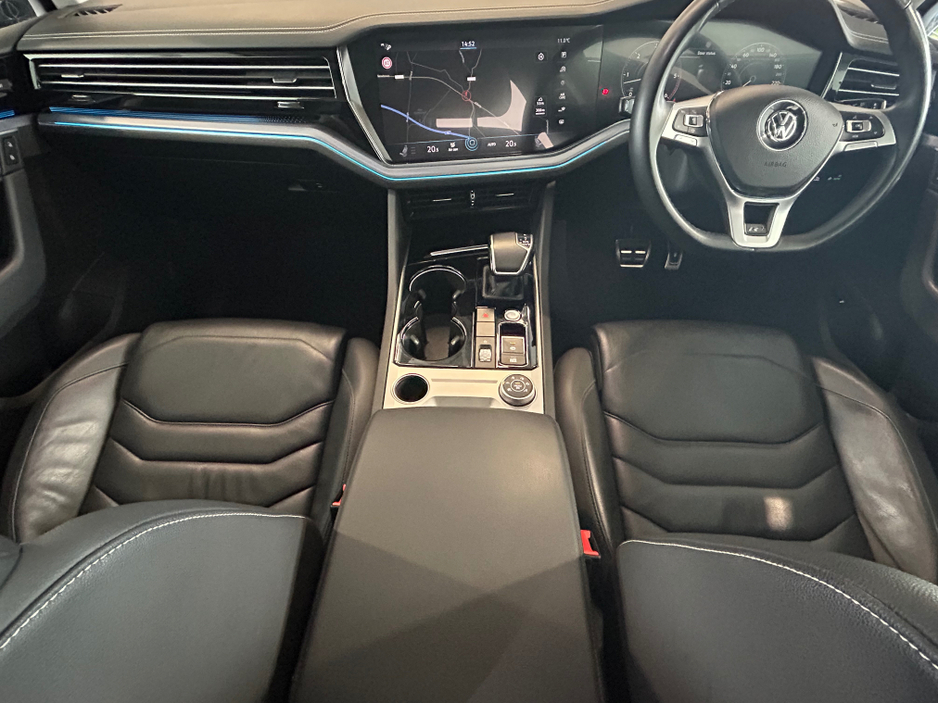 2020 Volkswagen Touareg - image 2