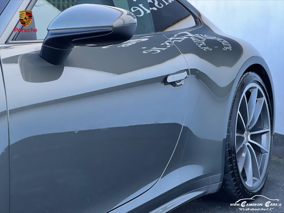 2020 Porsche 911 CARRERA 4SPEED Aventurine Green Metallic €144,950