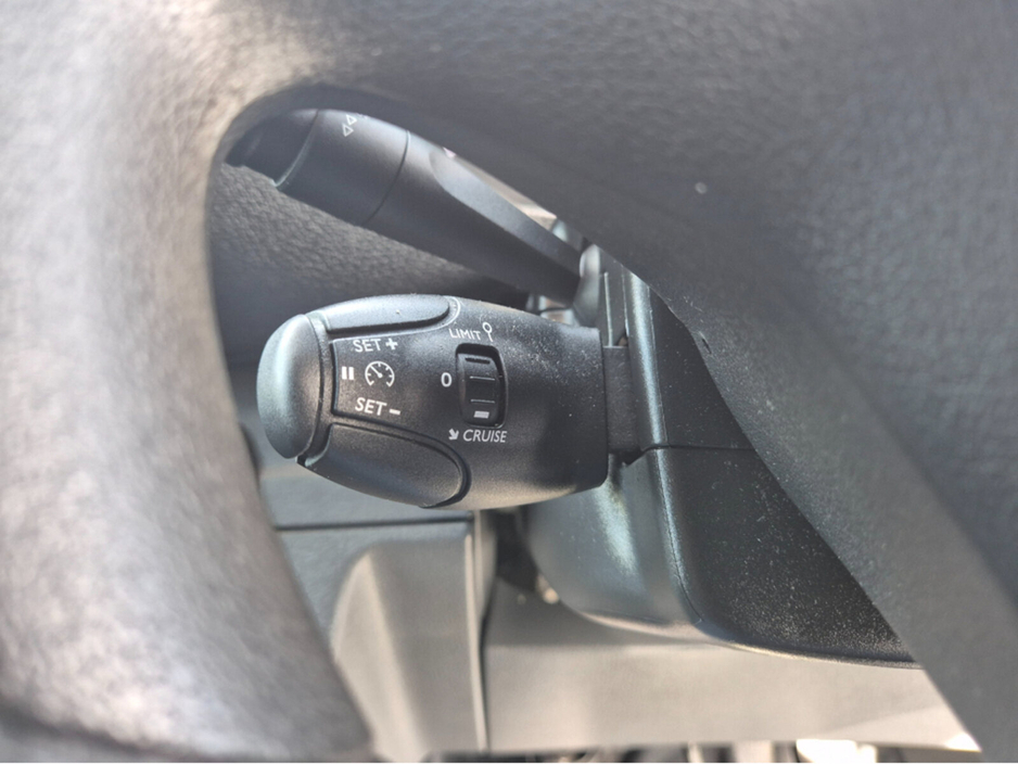 2022 Opel Vivaro - image 11