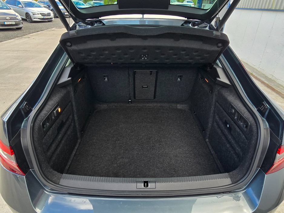2018 Skoda Superb - image 28
