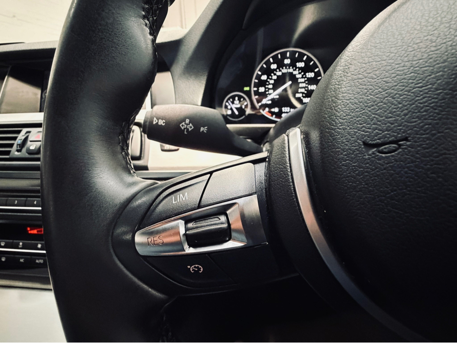 2016 BMW 5 Series - image 17