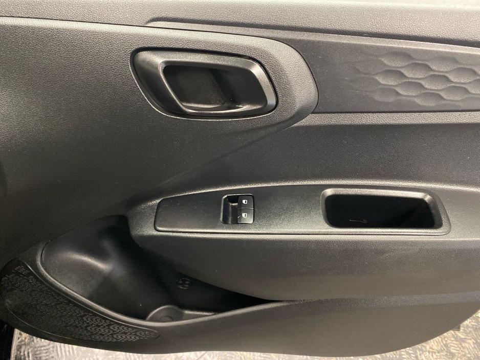 2022 Hyundai i10 - image 11