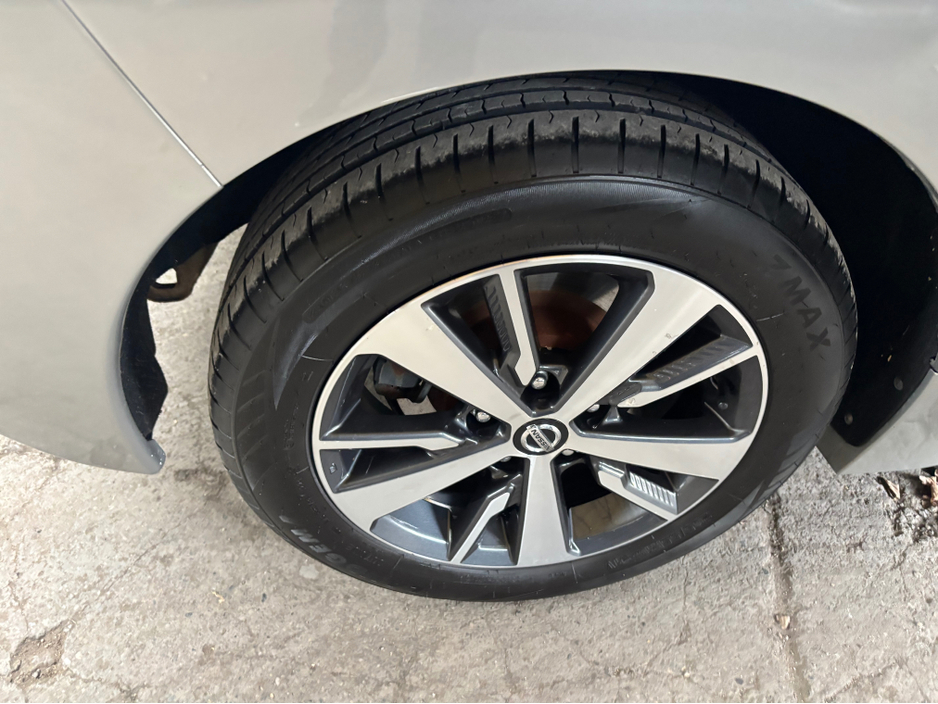 2019 Nissan Leaf - image 11