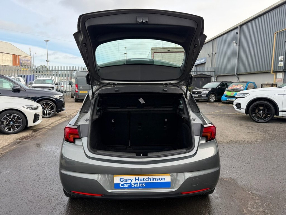 2021 Vauxhall Astra - image 22