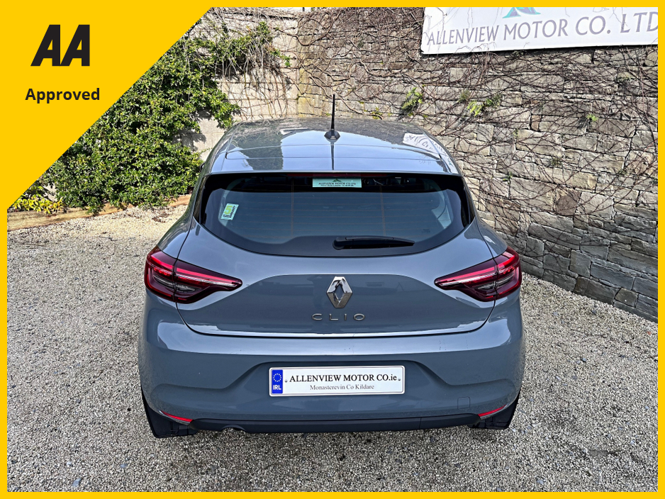 2022 Renault Clio - image 11