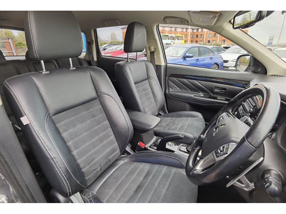 2015 Mitsubishi Outlander - image 8