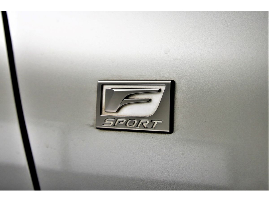 2019 Lexus ES 300 H - image 26