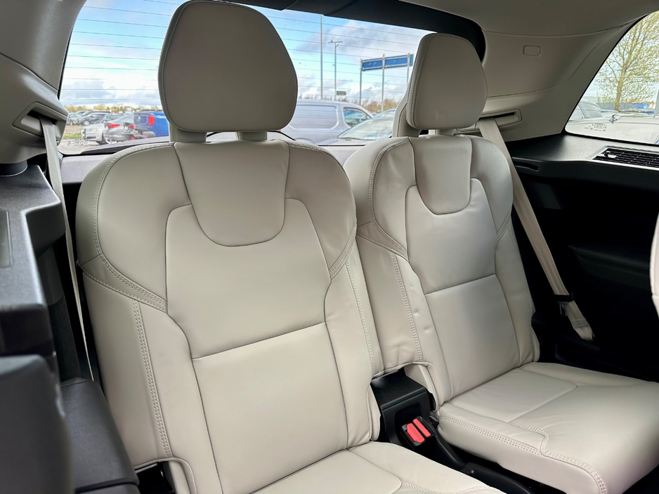 2025 Volvo XC90 - image 6