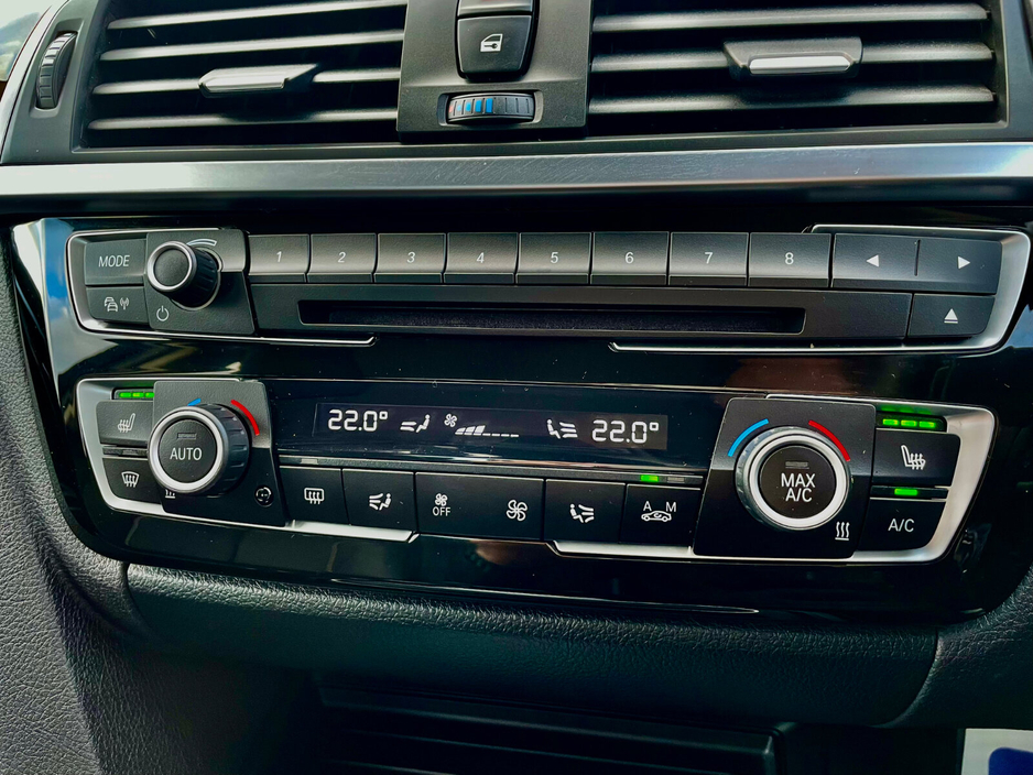 2017 BMW 3 Series - image 35