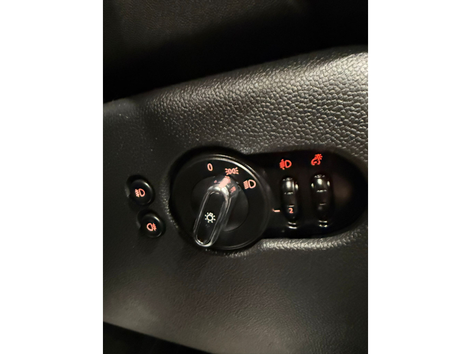 2017 MINI Hatch - image 11