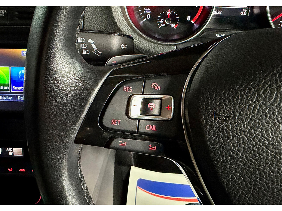 2016 Volkswagen Polo - image 31