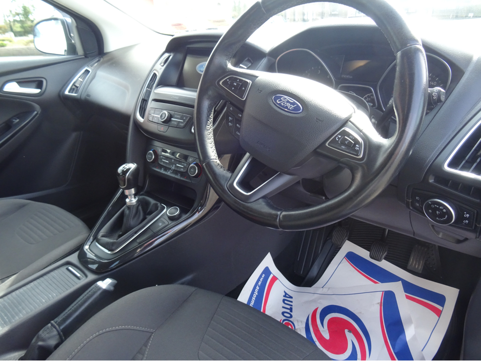 2017 Ford Focus - image 7