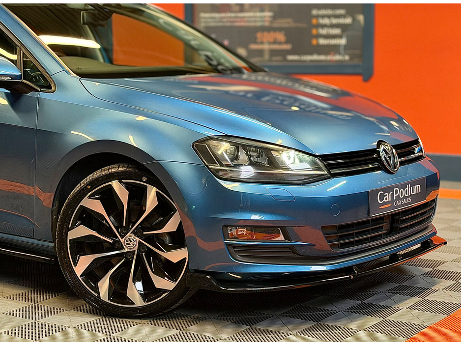 2014 Volkswagen Golf - image 2
