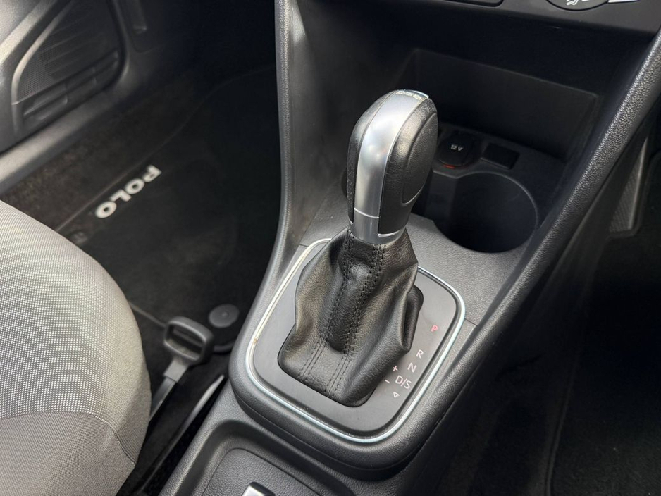 2015 Volkswagen Polo - image 11