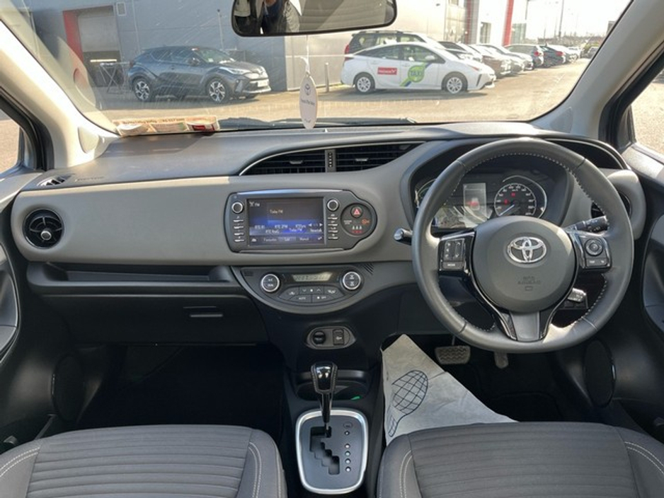 2017 Toyota Yaris - image 8
