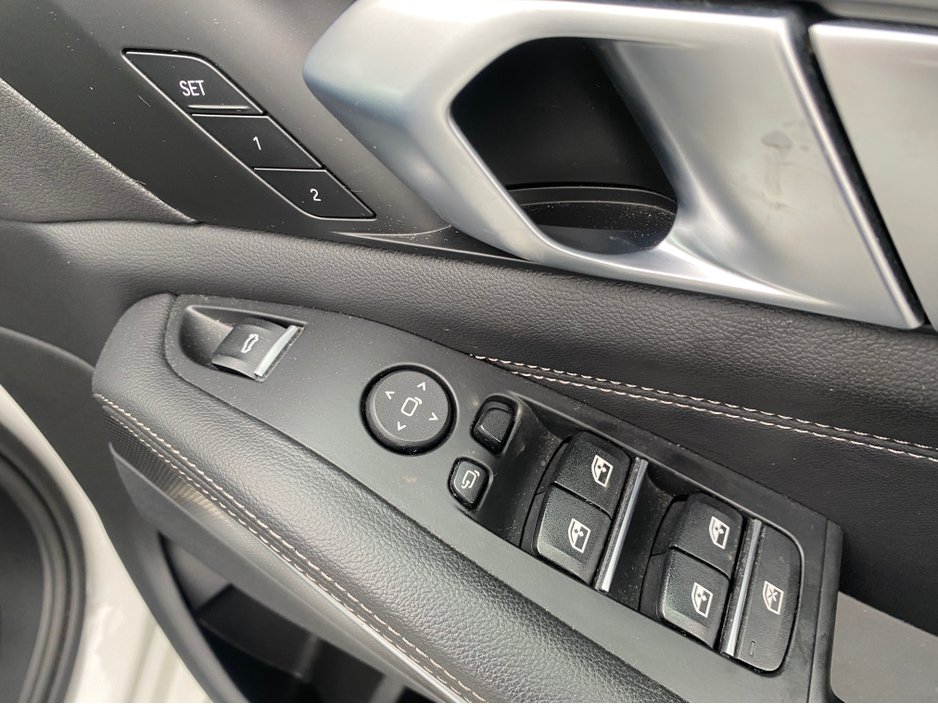 2020 BMW X5 - image 23
