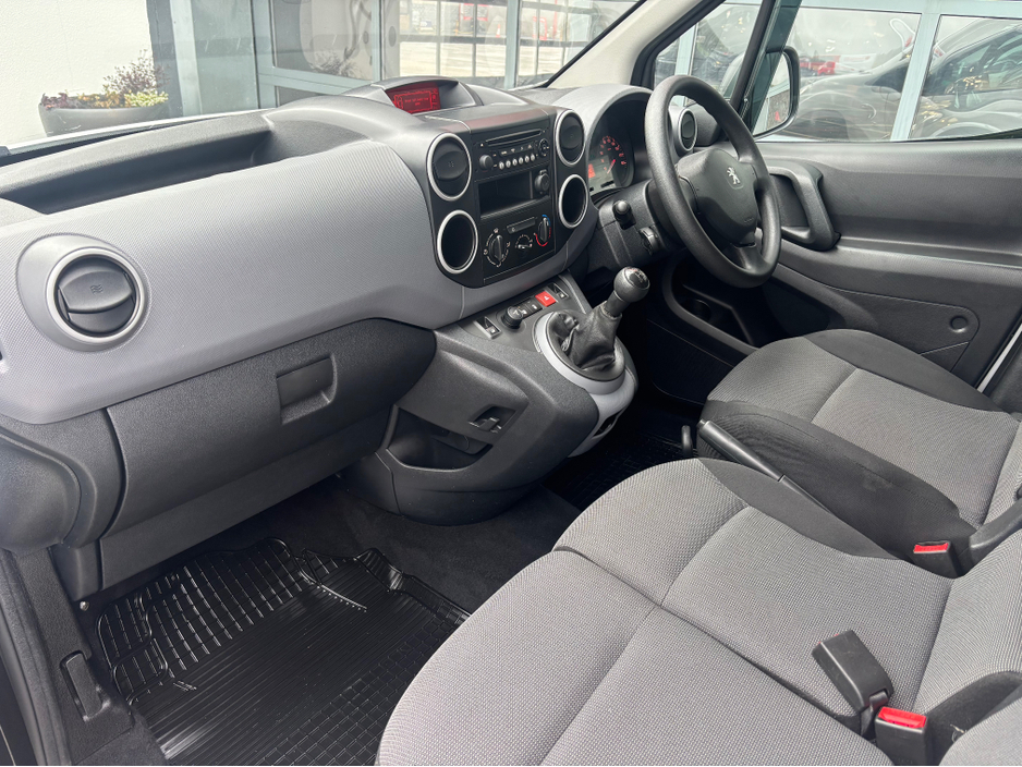 2018 Peugeot Partner - image 10