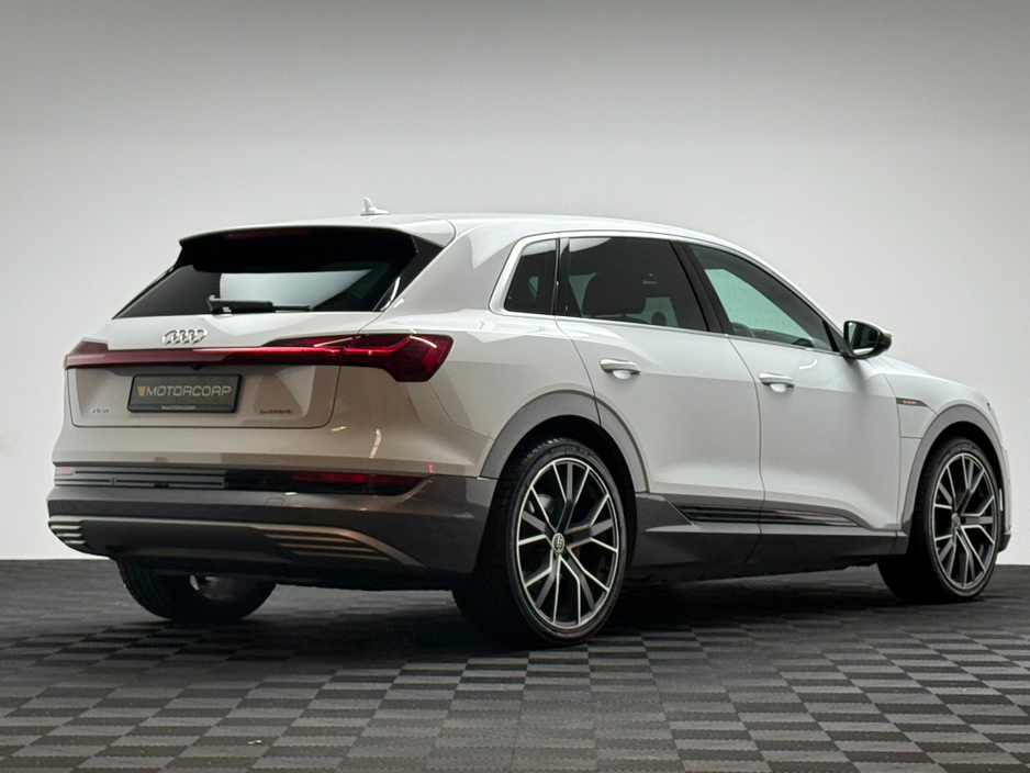 2021 Audi e-tron - image 7