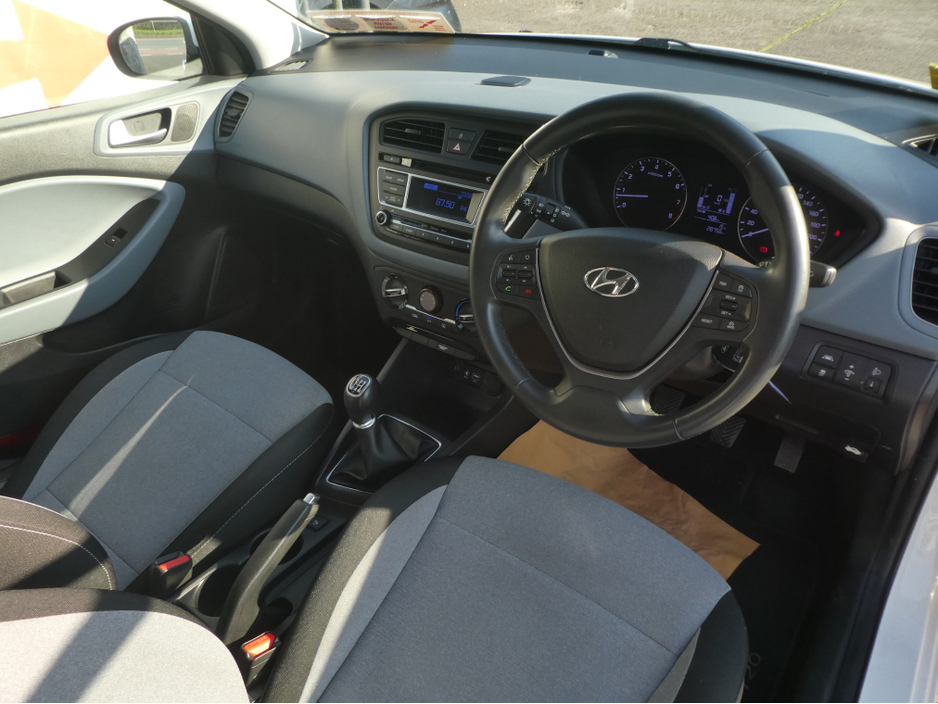 2016 Hyundai i20 - image 8