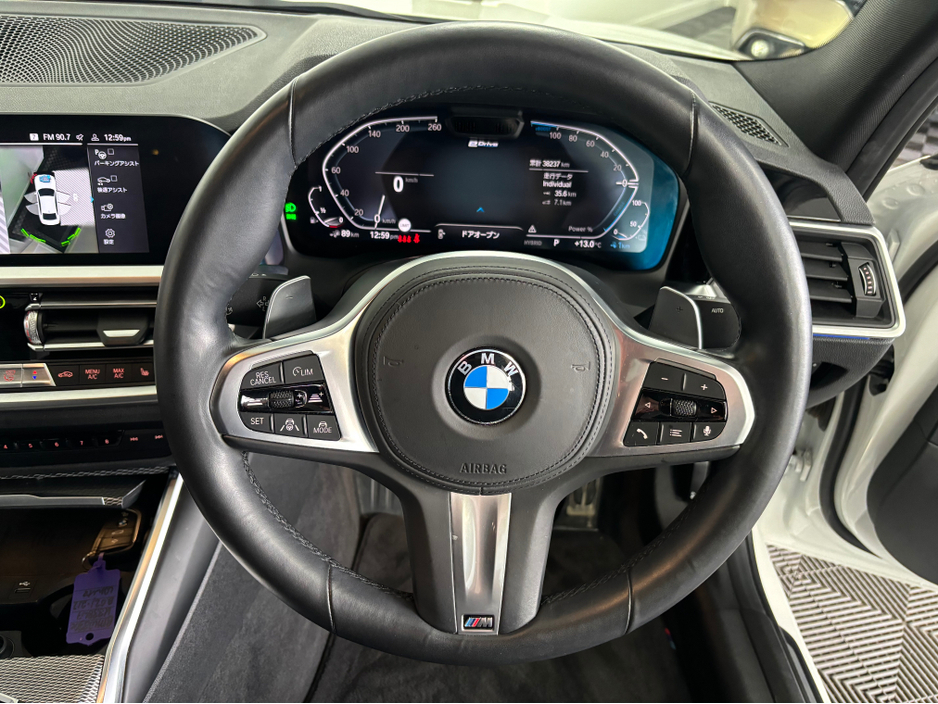 2021 BMW 3 Series - image 8