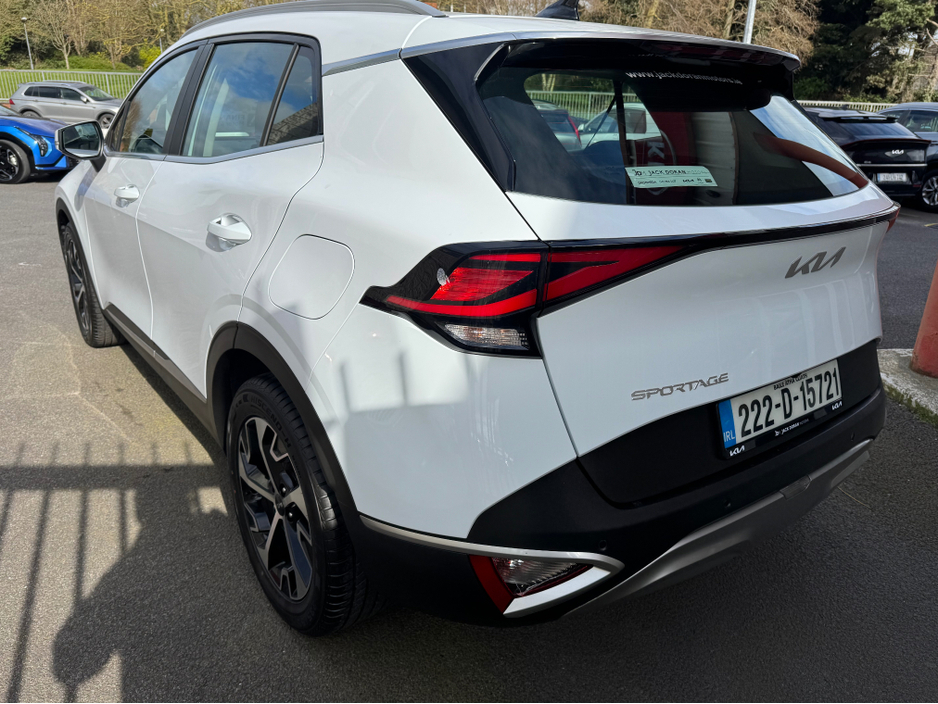 2022 Kia Sportage - image 4