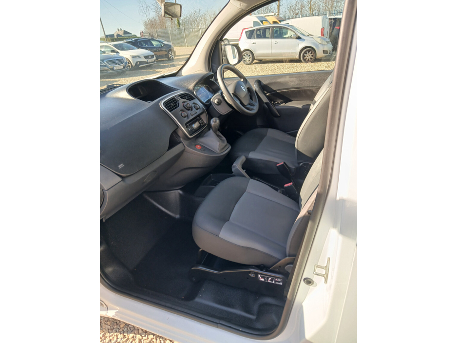 2020 Renault Kangoo - image 7