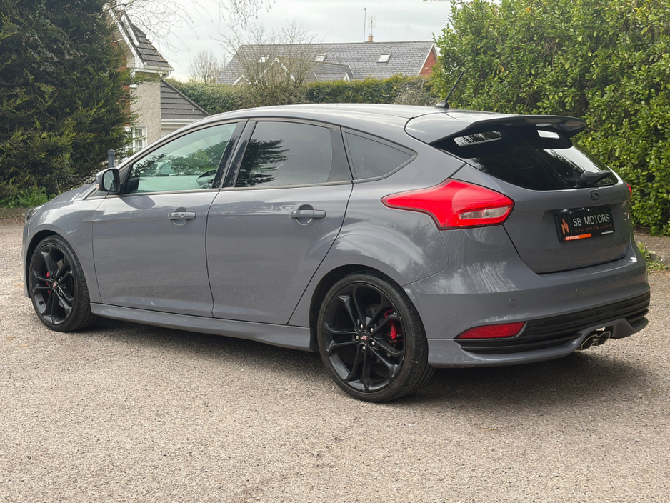 2017 Ford Focus - image 9