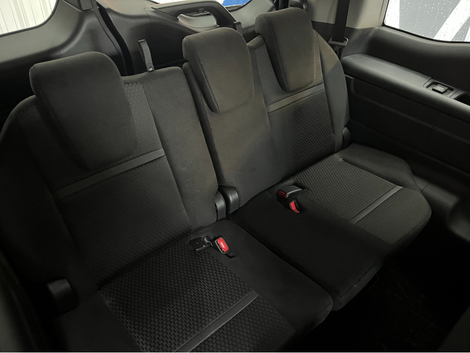 2019 Honda Stepwagon - image 14