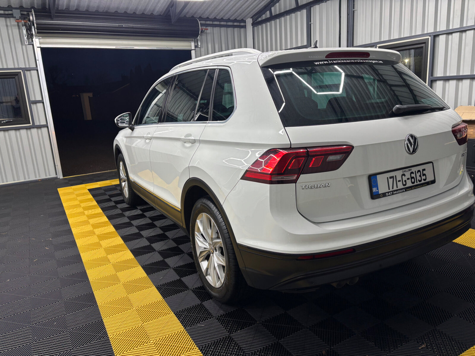 2017 Volkswagen Tiguan - image 4