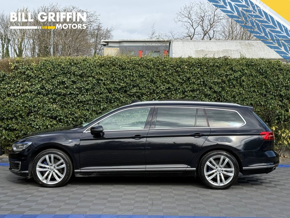 2016 Volkswagen Passat - image 4