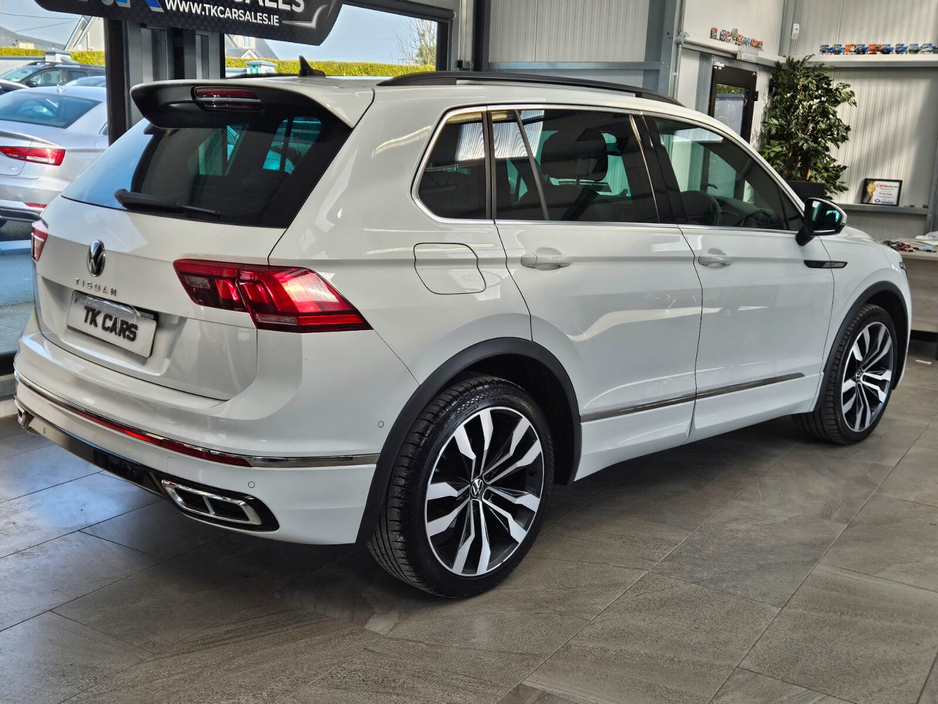 2023 Volkswagen Tiguan - image 3