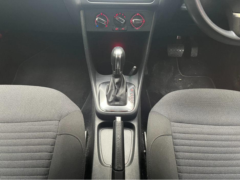 2014 Volkswagen Polo - image 16