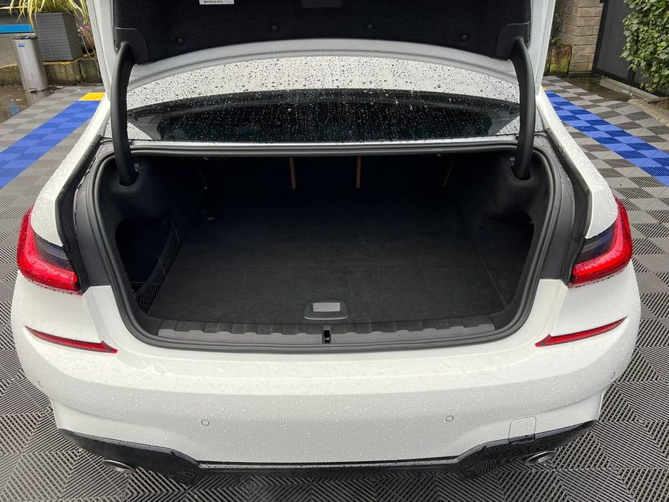 2020 BMW 3 Series 330e M-SPORT COMPETITION 2.0 HYBRID // MASSIVE SPEC // VERY LOW MILEAGE // LEATHER M-SPORT INTERIOR €34,950