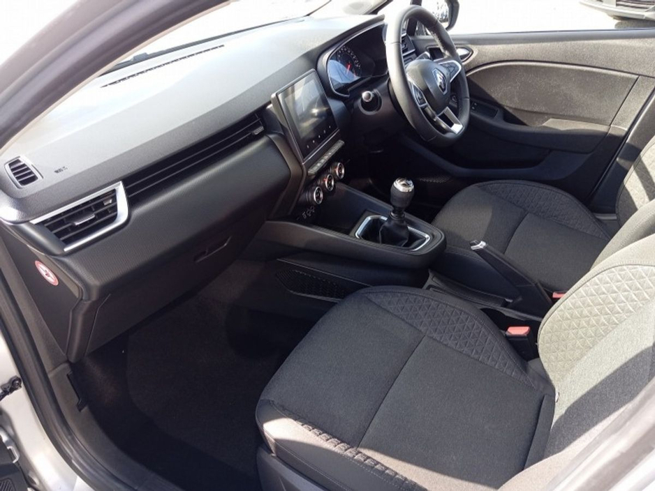 2021 Renault Clio - image 11