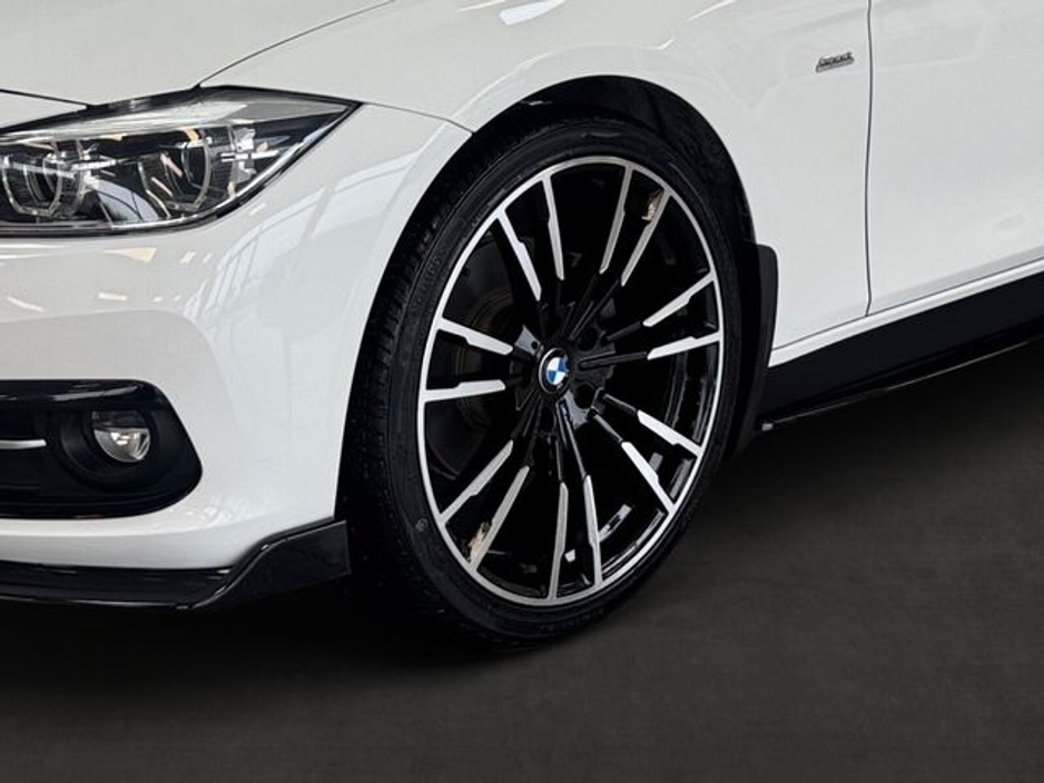 2015 BMW 3 Series - image 10
